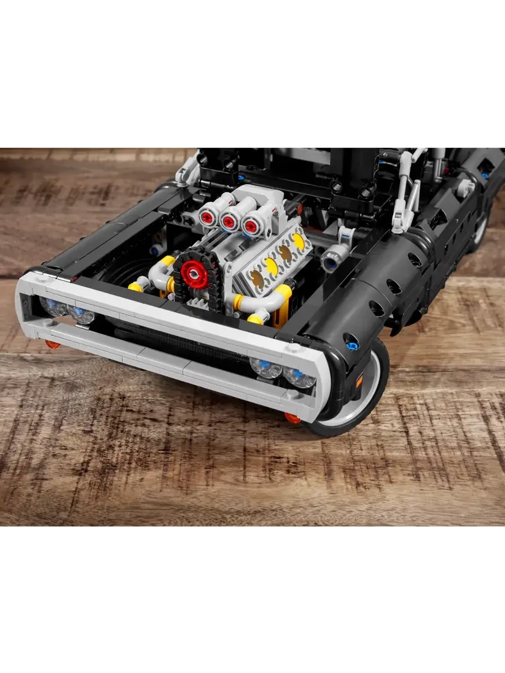Конструктор Dodge Charger Доминика Торетто 1077 деталей 2338