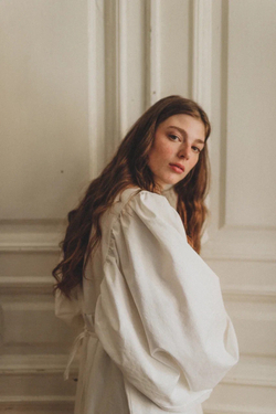 Платье с объемным рукавом из джинсы Айвори