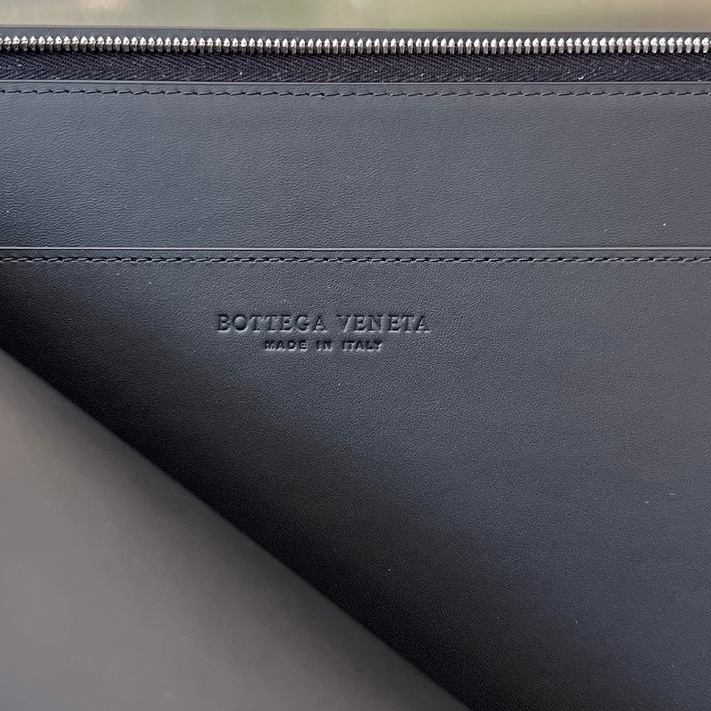 Bottega Veneta Pouch 33 cm
