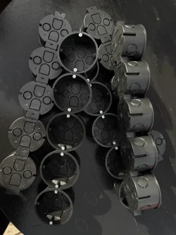 Коробка подрозетник с/у в бетон черный 68х42 (20 шт)