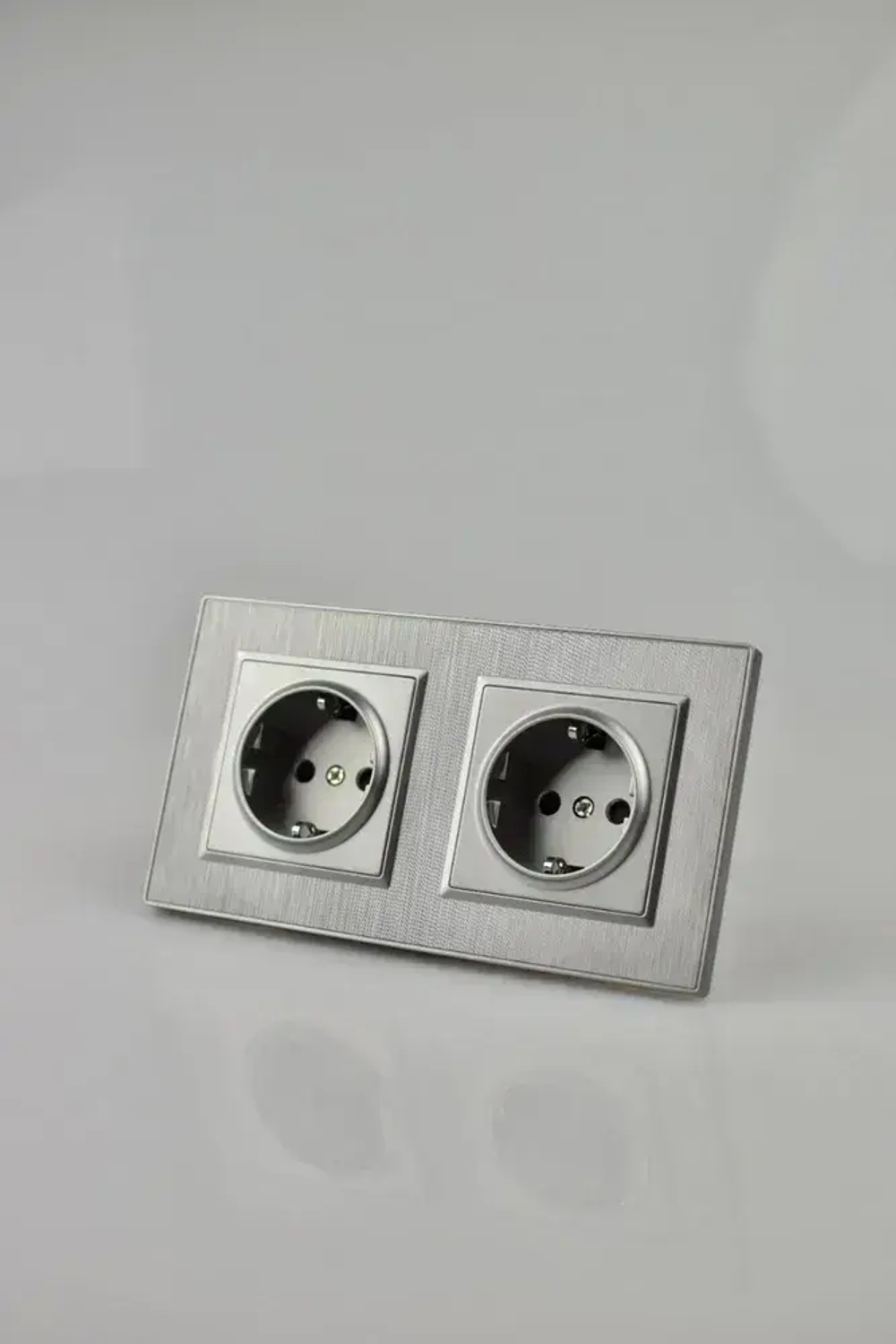 Розетка двойная серая