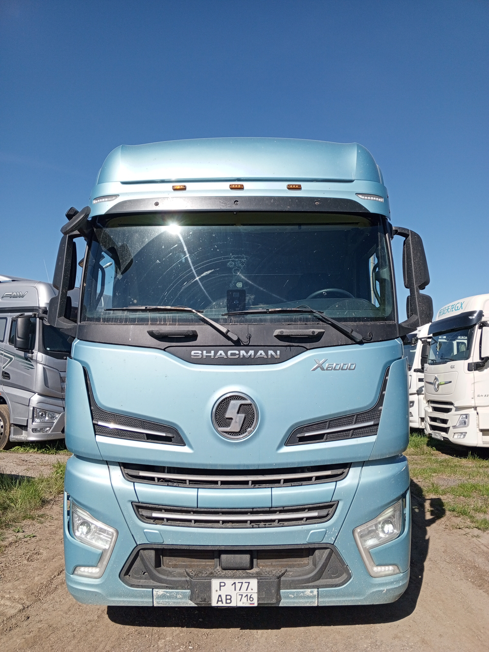 Shacman (Shaanxi) SX* 4x2 Седельный тягач SX4188YY381 (Дизельный, 12,5 л, 473 л.с., АТ)