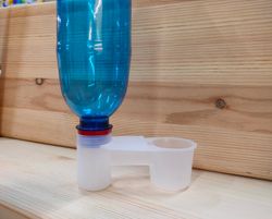 Поилка для голубей и перепелов под бутылку