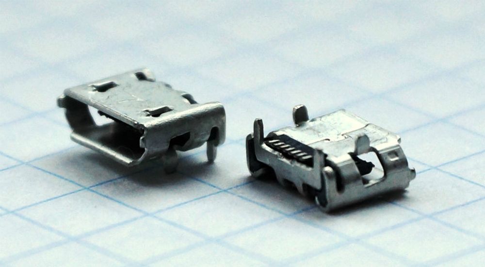 Разъем для планшета, смартфона micro USB 7 pin посадка в плату, 2 масса, 2 крепления в плату MC019