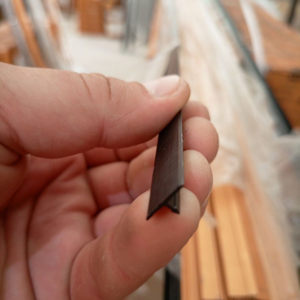 Профиль Т образный (заглушка) 1.2 см Черный