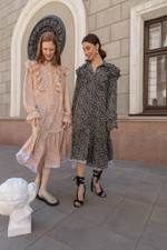 Платье рубашка на пуговках с воланами и отделкой из кружева