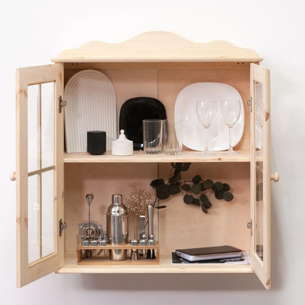 Dipriz Шкаф навесной Бритта 2 двери 2 полки с карнизом из массива сосны для кухни и ванной, в натуральной отделке