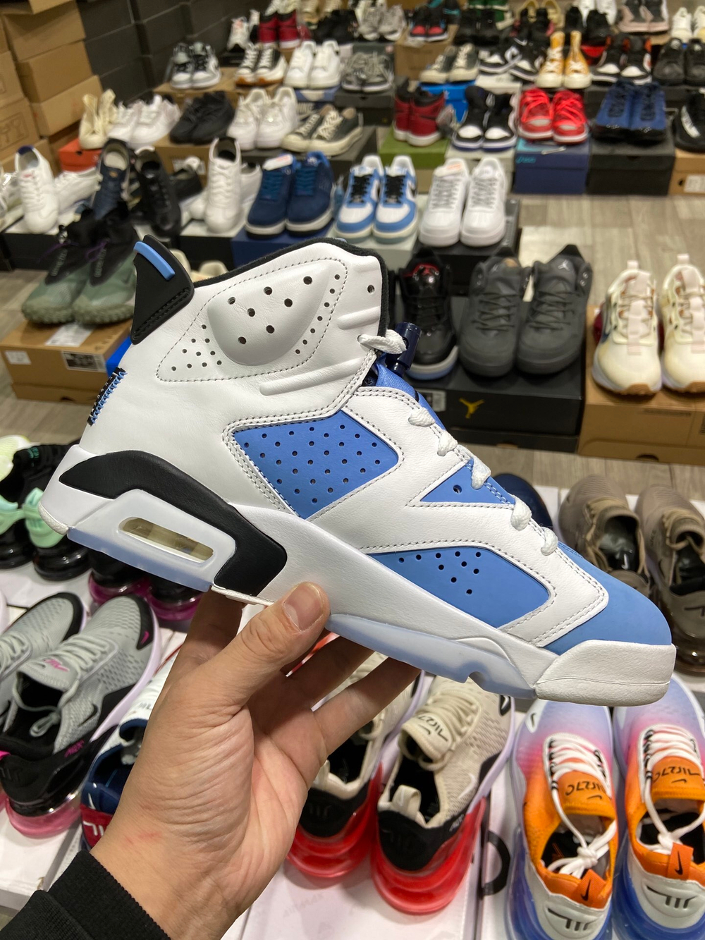 Jordan 6 Retro "UNC White"