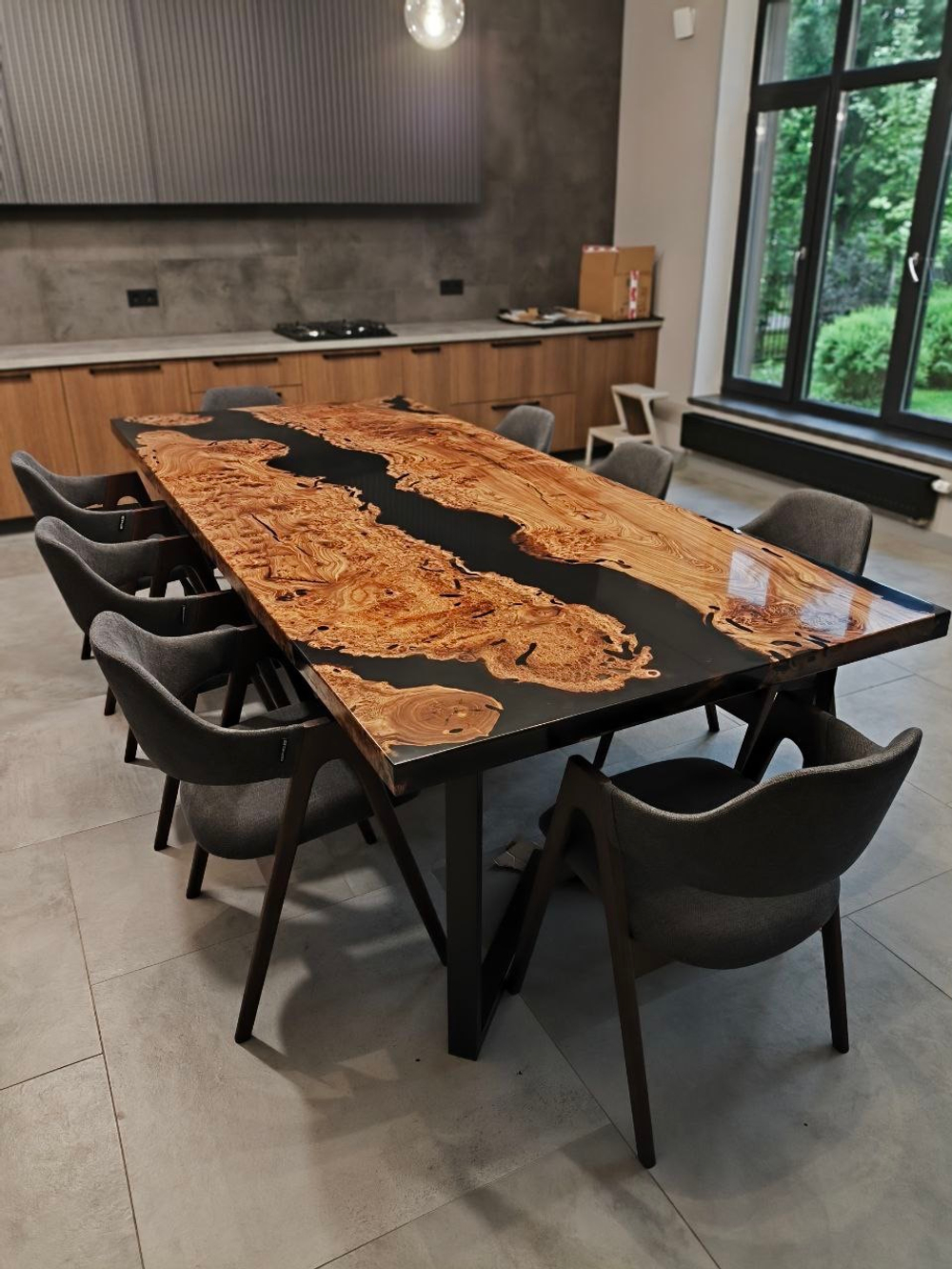 Обеденный стол из массива