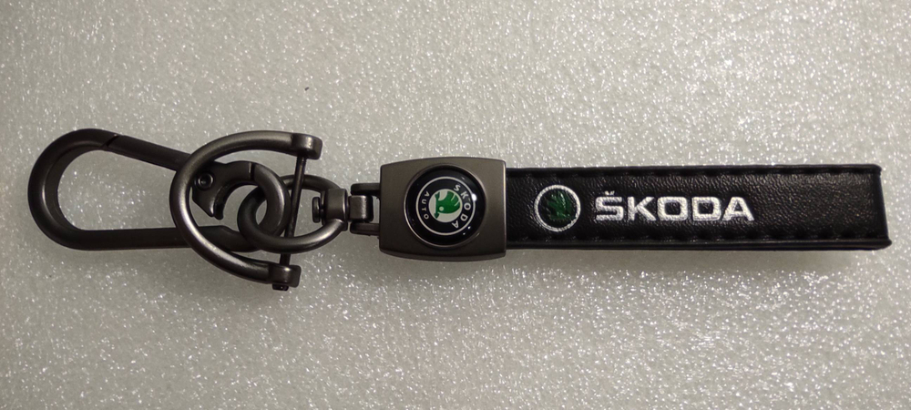 Skoda / брелок автомобильный для ключей, петля (1 шт.), серия Луна