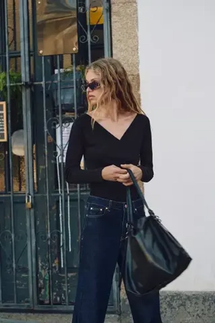 ZARA БОДИ НА ЗАПÁХЕ СО СБОРКАМИ, ЧЕРНЫЙ