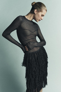 ZARA ВЯЗАНОЕ ПЛАТЬЕ С МЕТАЛЛИЗИРОВАННОЙ НИТЬЮ И БАХРОМОЙ, СЕРО-СИНИЙ