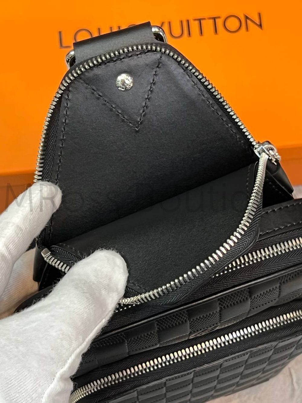 Кожаная черная сумка Avenue Sling NM Louis Vuitton