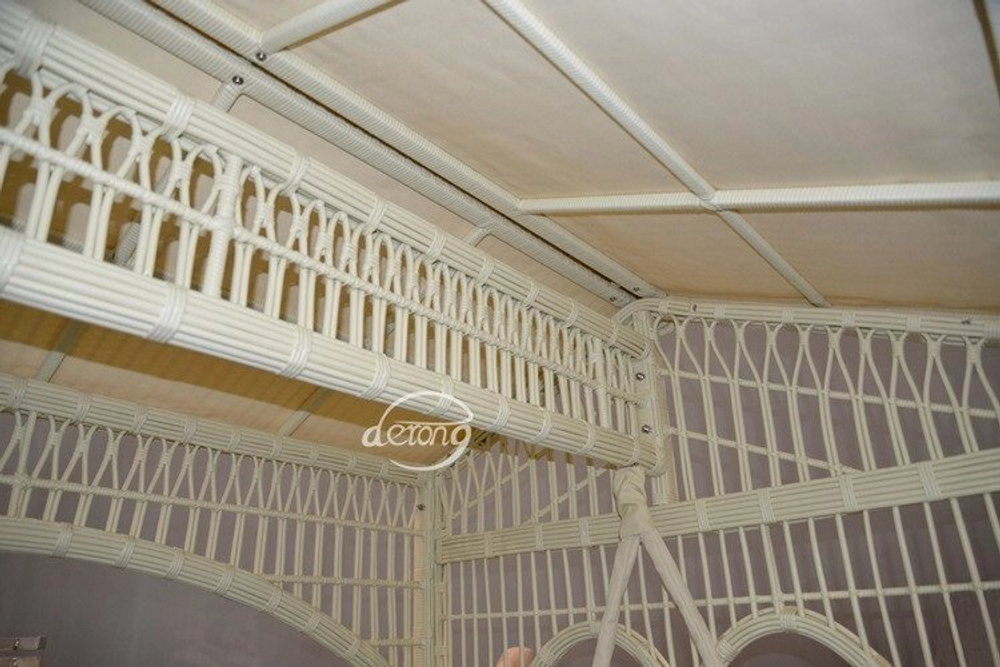 Качели-диван из трубчатого ротанга