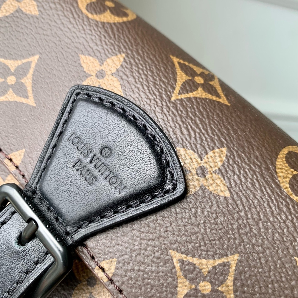 Louis Vuitton Montsouris Wearable Wallet