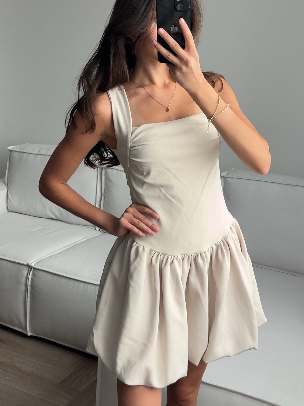 Платье короткое, с квадратным вырезом, расклешенное