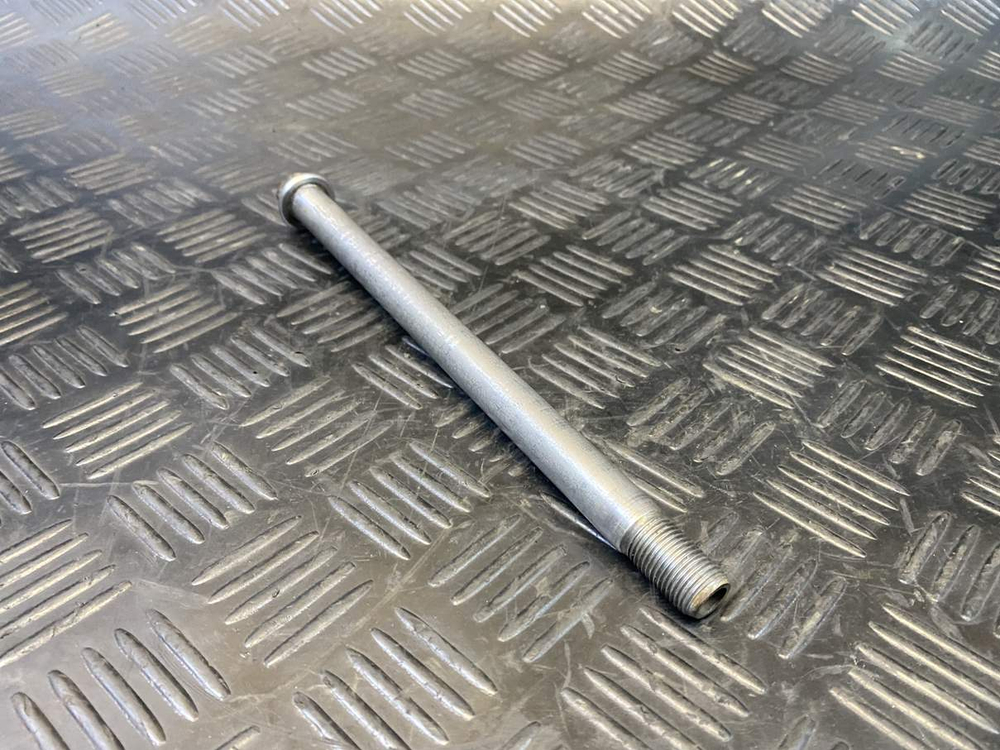 Ось переднего колеса Yamaha TDM850 RN03J 053997