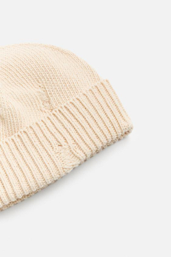 ZARA ТРИКОТАЖНАЯ ШАПКА С РАЗРЕЗАМИ, ЭКРЮ