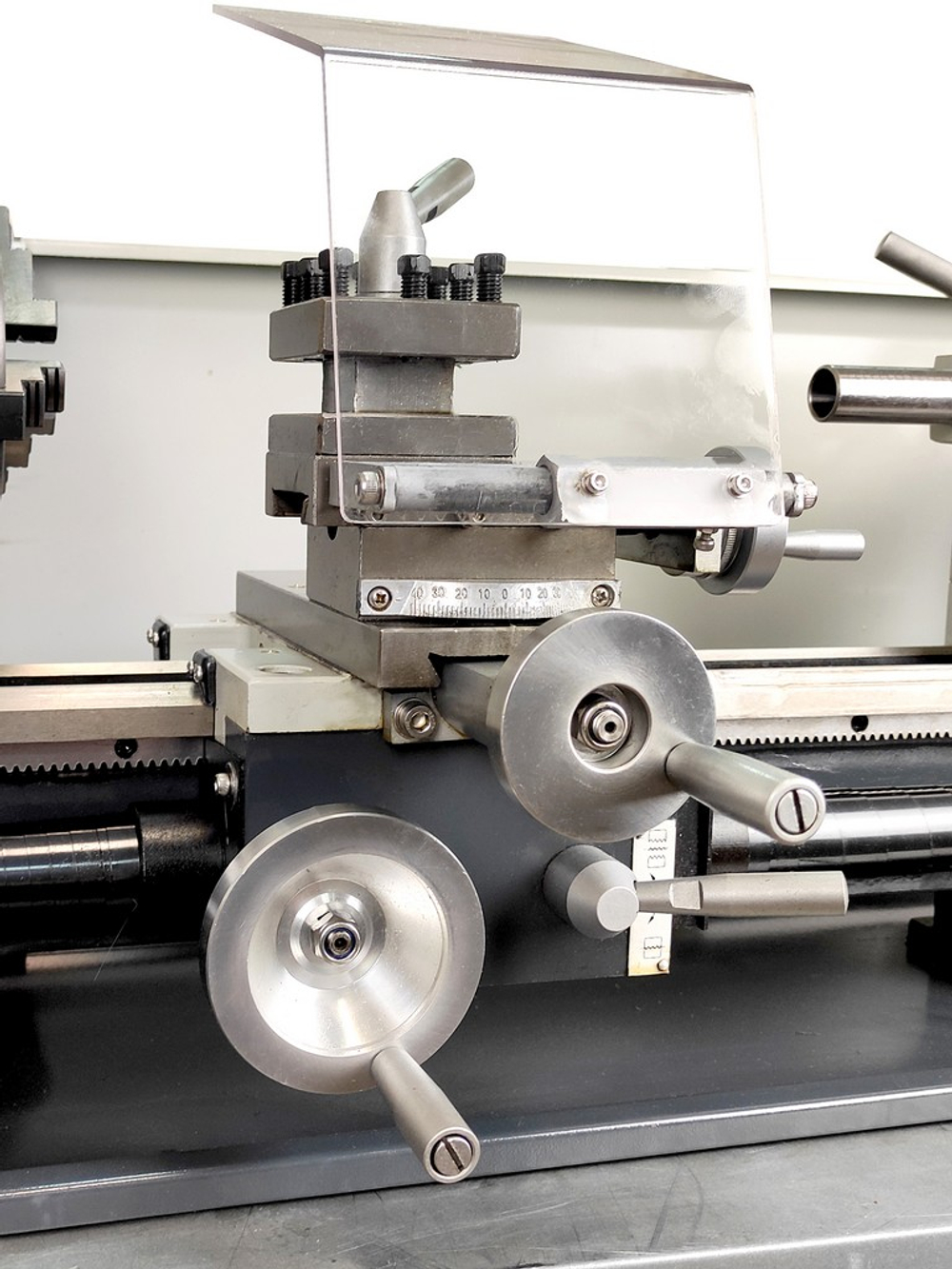 Токарный станок по металлу MetalMaster MML 1830V