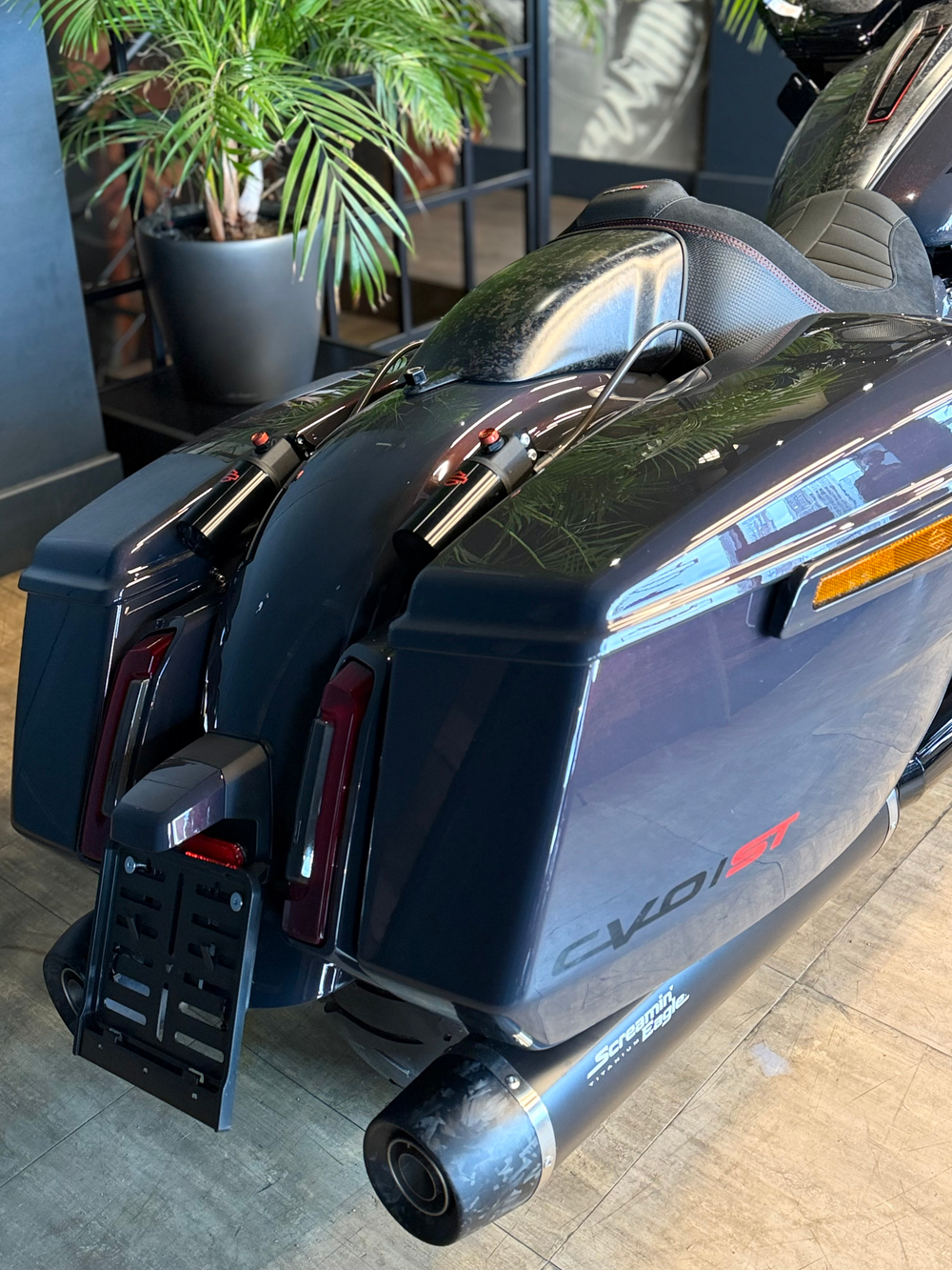 CVO Road Glide ST "Inferno Gray" (2026)