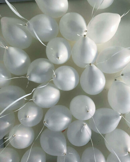 Белые воздушные шары