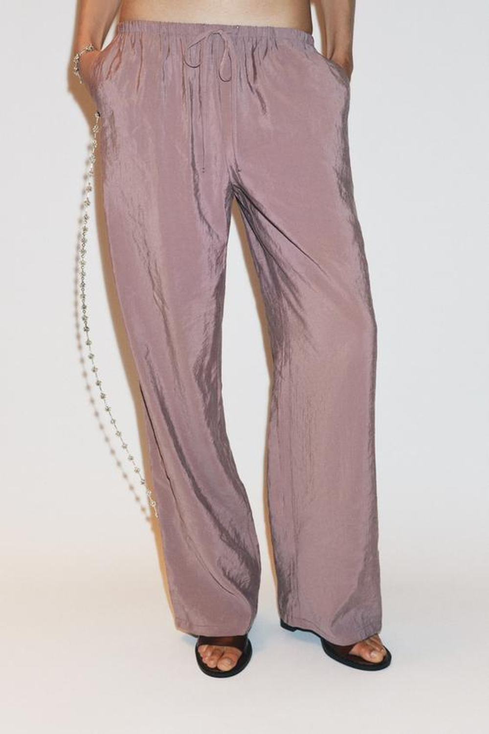 ZARA БРЮКИ ИЗ СТРУЯЩЕЙСЯ ТКАНИ, СВЕТЛО-СИРЕНЕВЫЙ