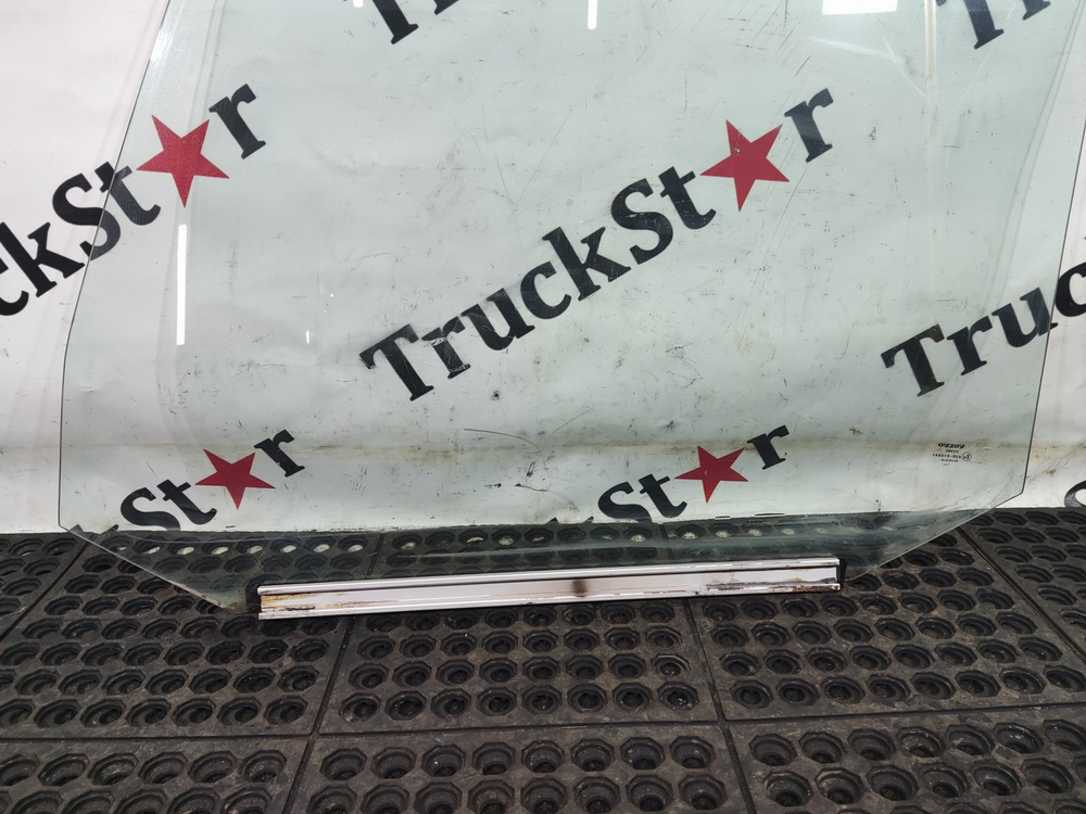 Стекло двери правой 2017г.