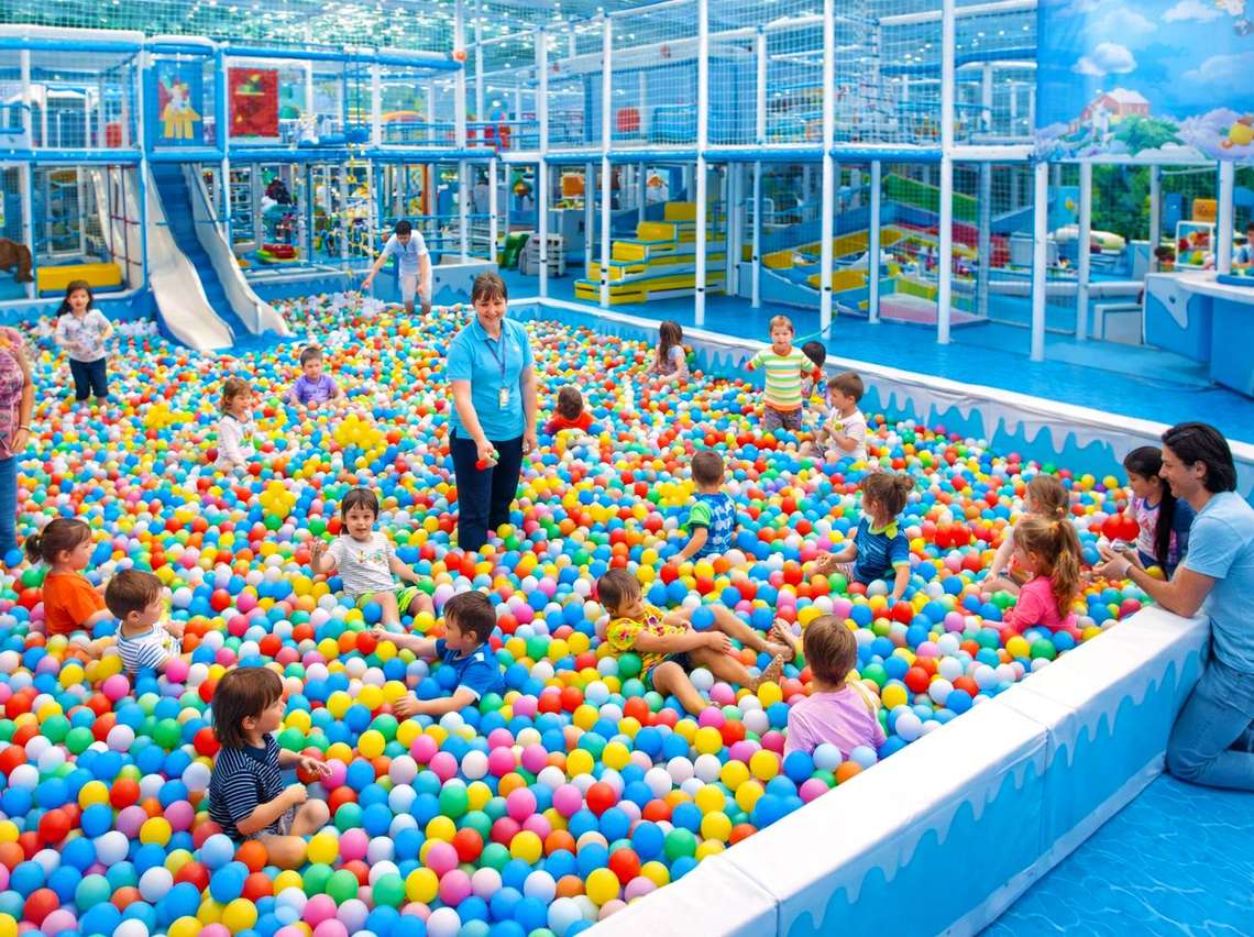 Сухой бассейн в детском центре: 10 игр, которые понравятся детям и увеличат загрузку зала