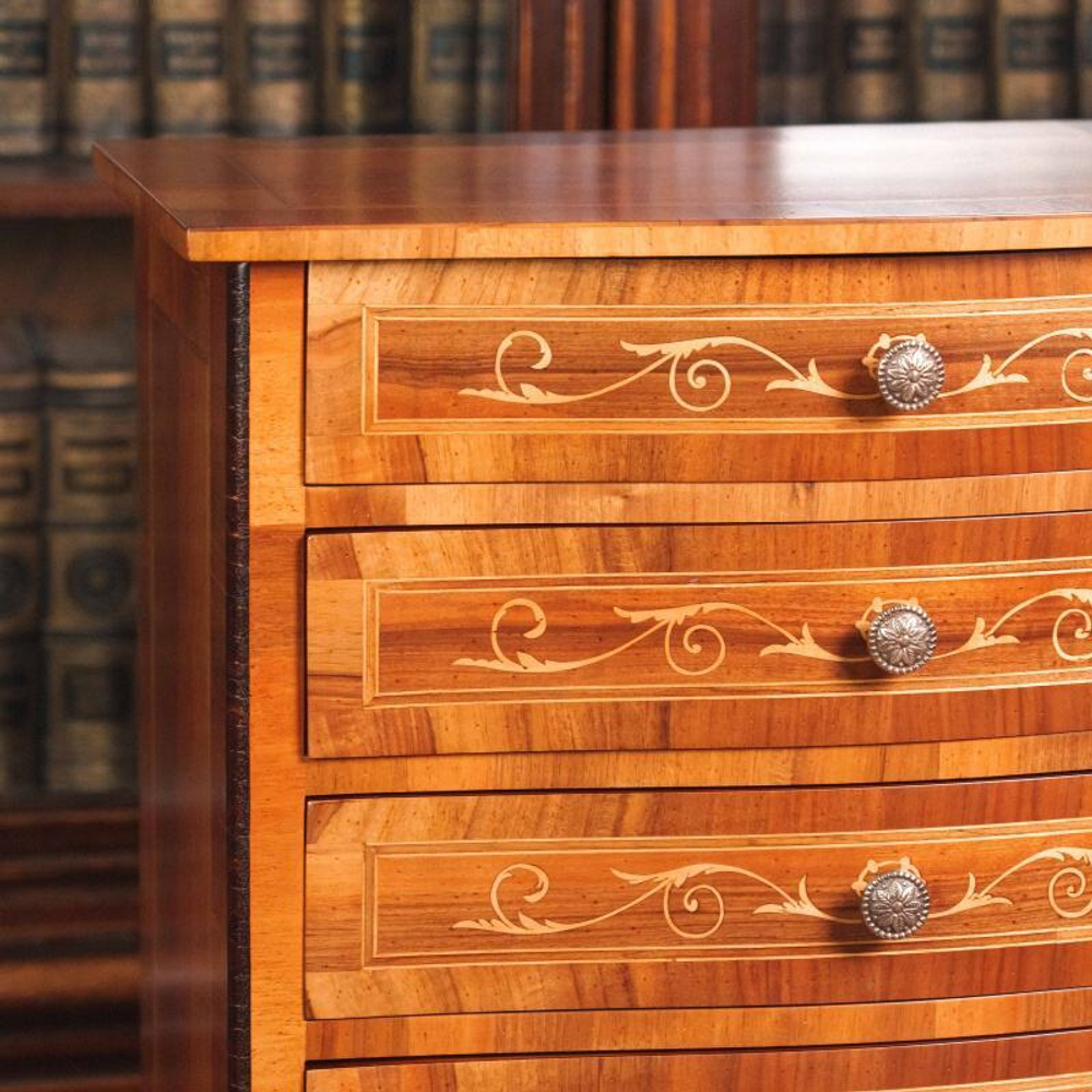 Комод с инкрустацией