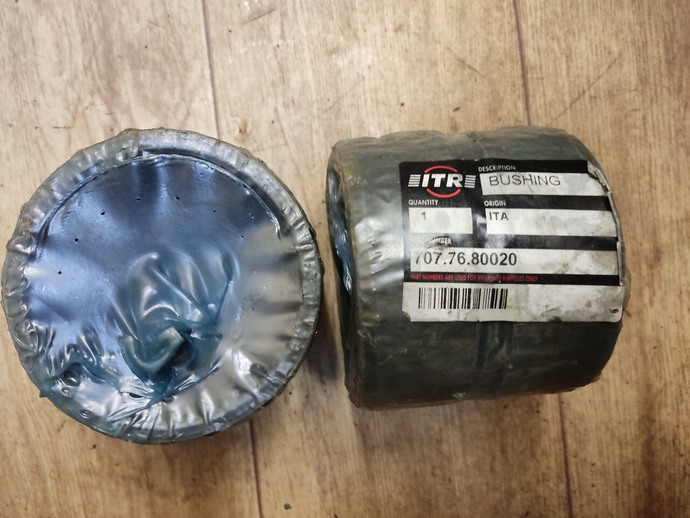 Втулка 707-76-80020