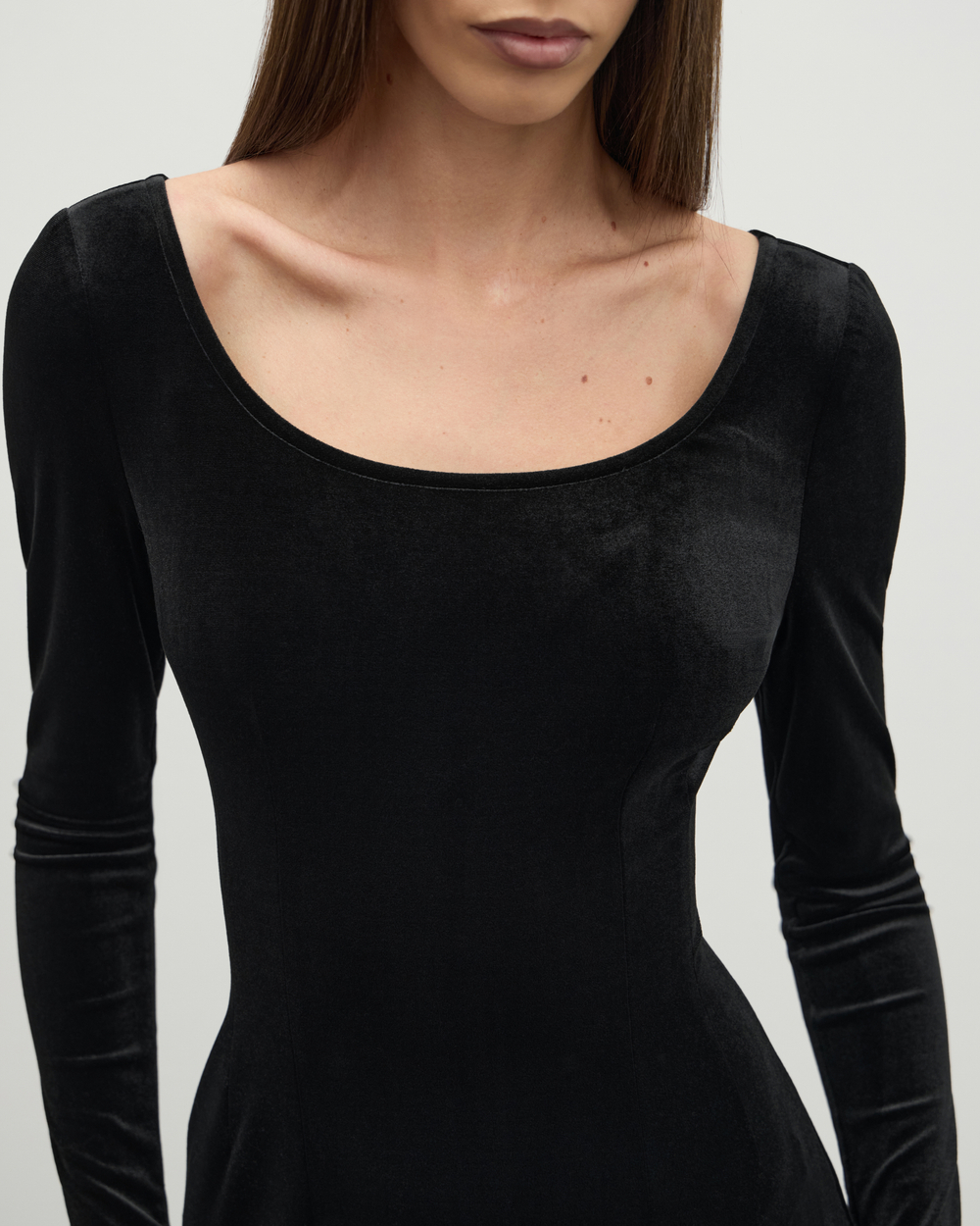 Приталенное платье-макси из бархата