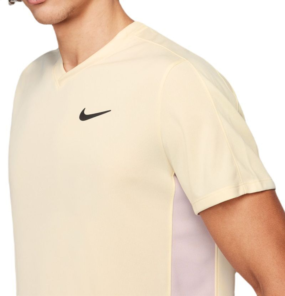 Мужская теннисная футболка Nike Court Dri-Fit Victory - coconut milk/platinum violet/black