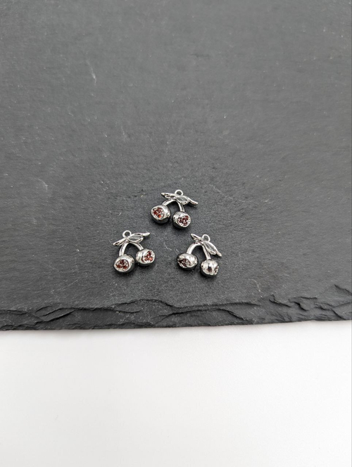 Подвеска вишня