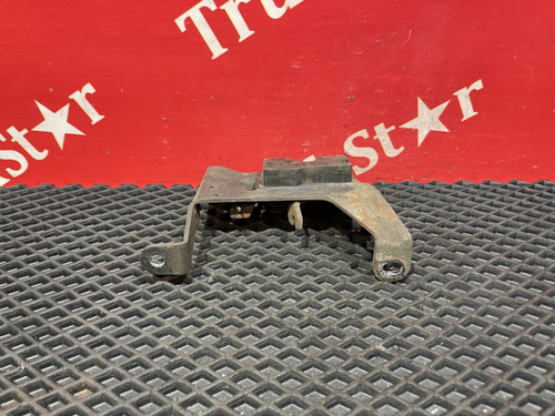 Замок капота правый