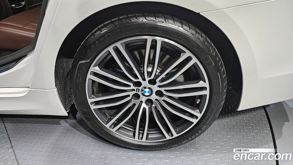 BMW 5 Series (G30) 530i M Sports Plus (12.2019)