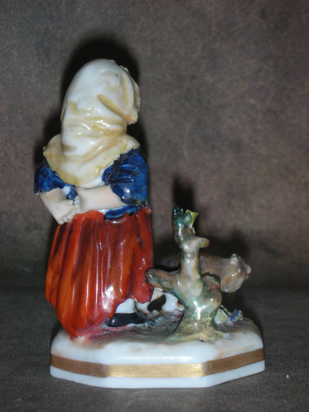 Статуэтка. Фарфор. Девочка нищенка. Volkstedt. Германия
