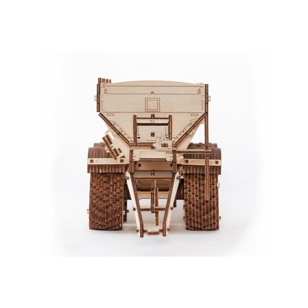 Сборная деревянная модель «Прицеп к трактору Кировец К-7М» (EWA)