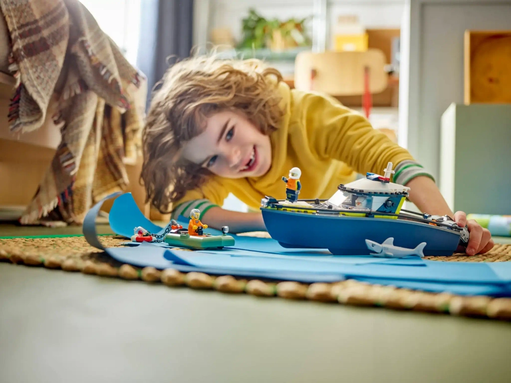 Конструктор LEGO City 60456 Погоня за полицейским катером