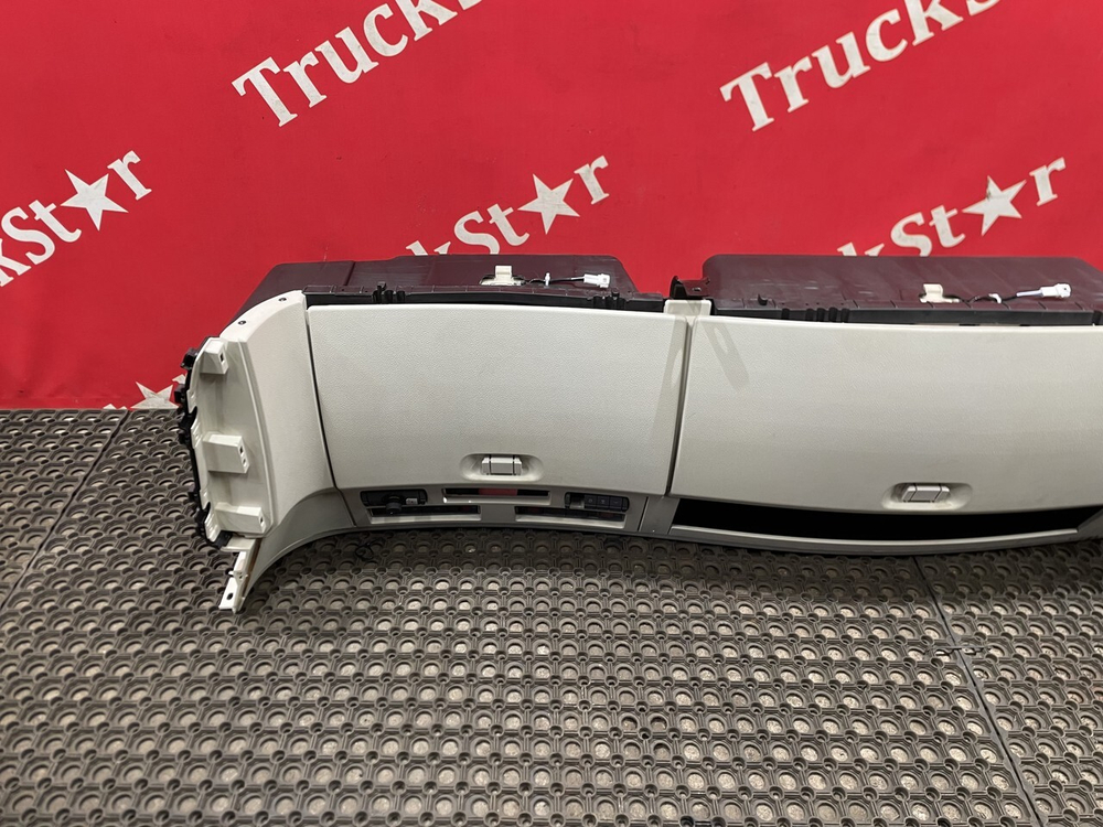 Консоль кабины верхняя 2024г.