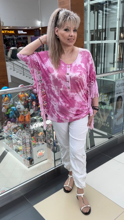 Оригинальный бело-розовый блузон-туника с бахромой