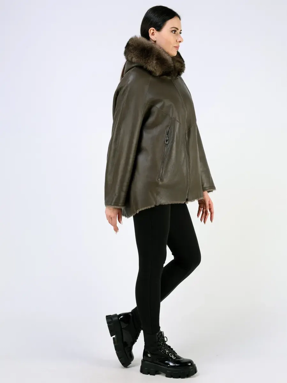 Дубленка зимняя натуральная с капюшоном оверсайз