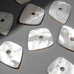 Подвеска из перламутра морских ракушек, 24,5*21,3мм