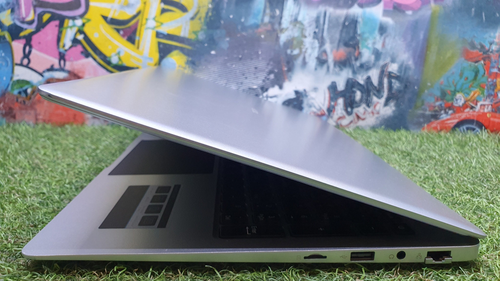 Ноутбук DEXP Celeron/8Gb/FHD