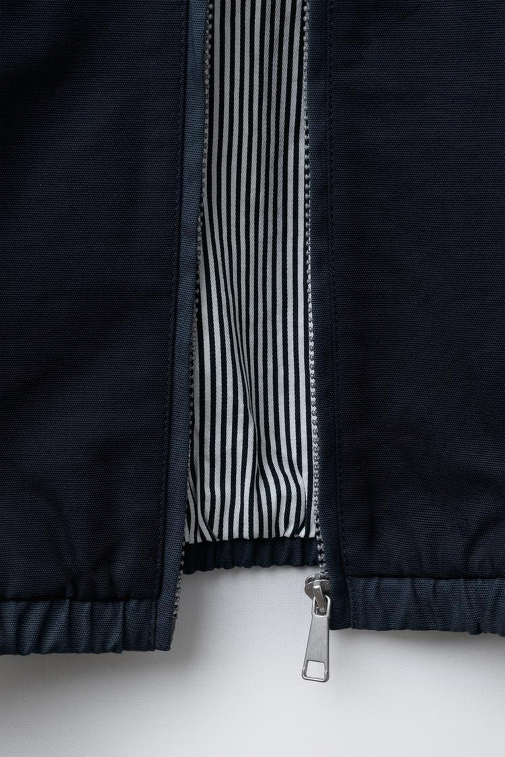 ZARA КУРТКА ИЗ САРЖИ В СТИЛЕ КОЛОР-БЛОК, СИНИЙ