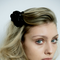 Заколка-краб мини из лаковой кожи