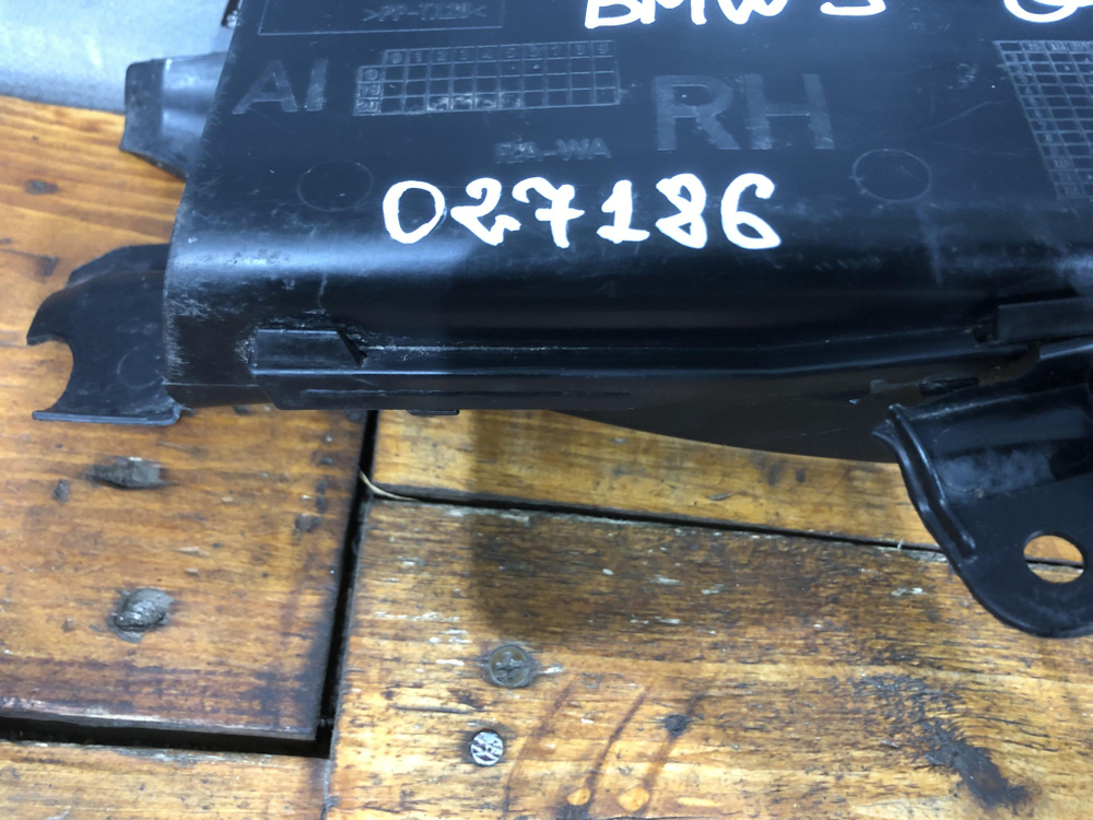 Воздуховод тормозного механизма BMW 5 (G30) Б/У Оригинал 51747383852