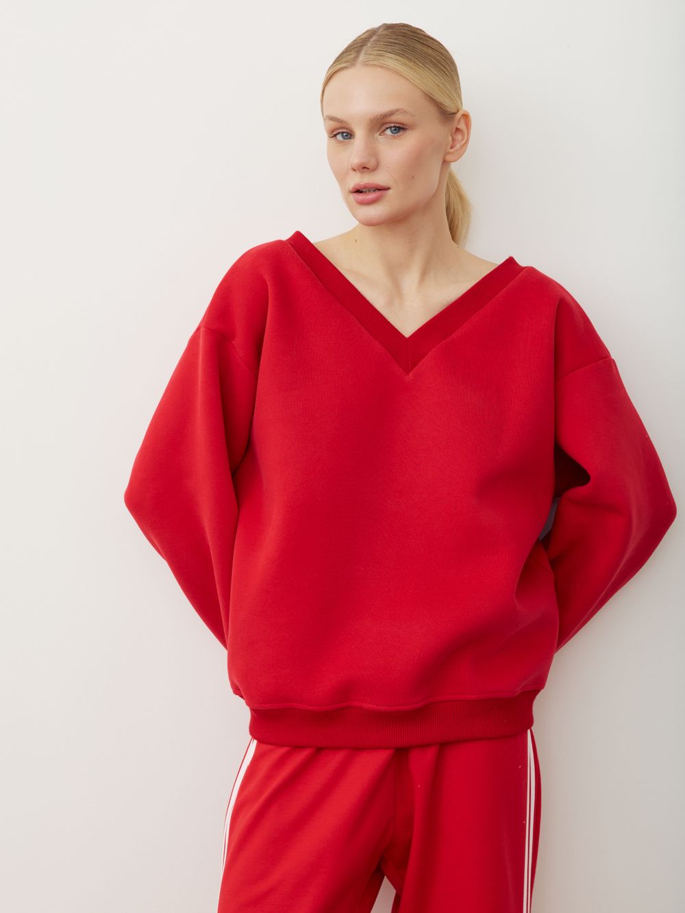 СВИТШОТ С V-ВЫРЕЗОМ КРАСНЫЙ