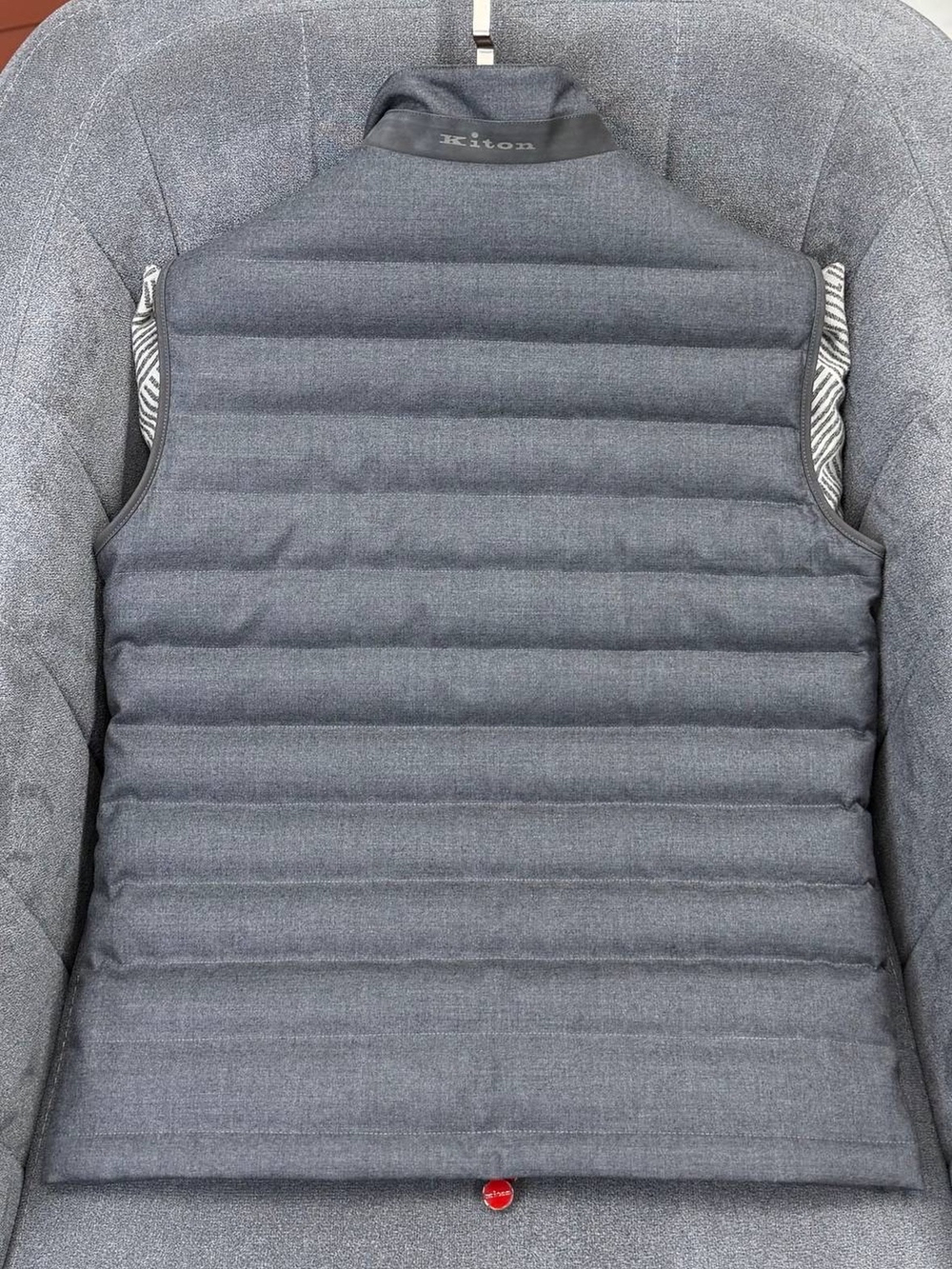 Пуховый жилет Kiton
