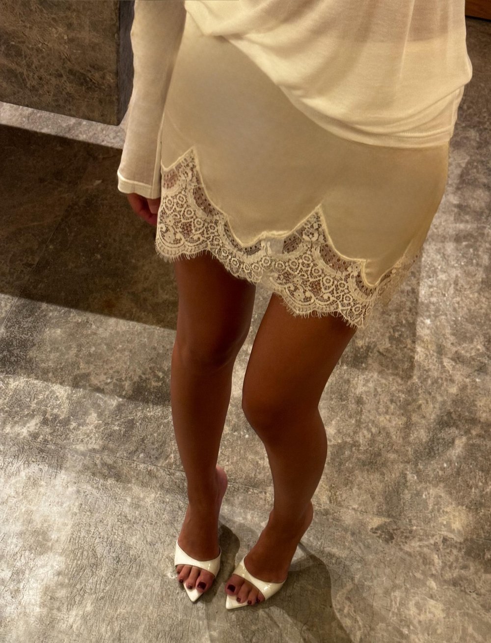 Юбка шелк мини с кружевом молочная