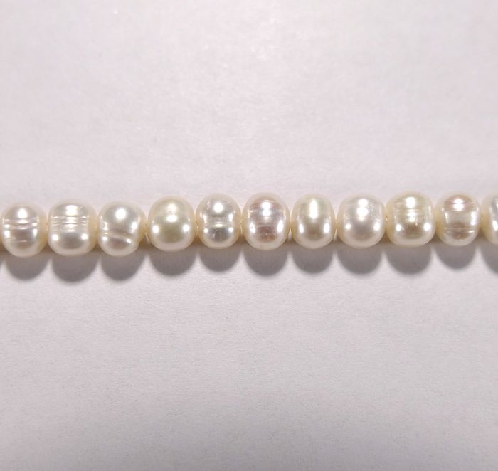 Бусина из жемчуга пресноводного культивированного белого, шар гладкий 5-6 мм